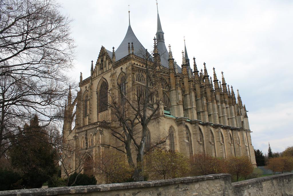 Lh Hotel Medinek Old Town Kutna Hora Bagian luar foto