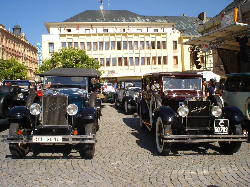 Lh Hotel Medinek Old Town Kutna Hora Bagian luar foto