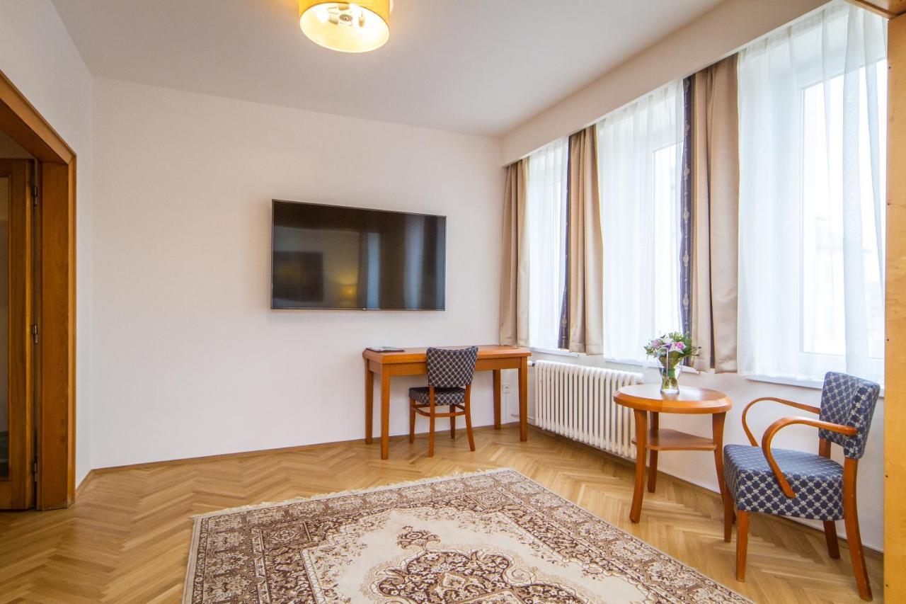Lh Hotel Medinek Old Town Kutna Hora Bagian luar foto