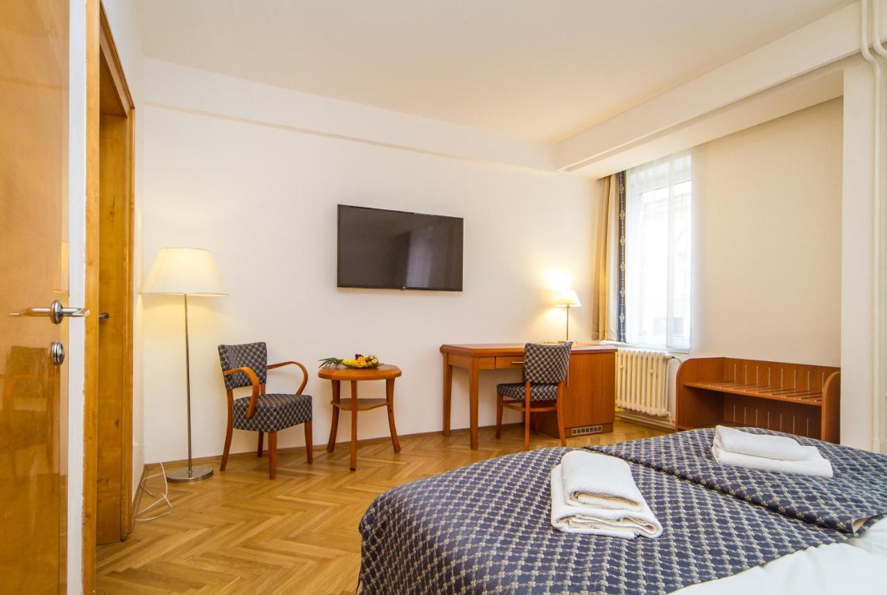 Lh Hotel Medinek Old Town Kutna Hora Bagian luar foto